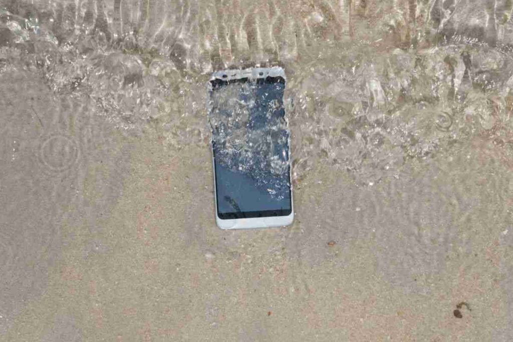 Cosa fare se la sabbia entra nel telefono?